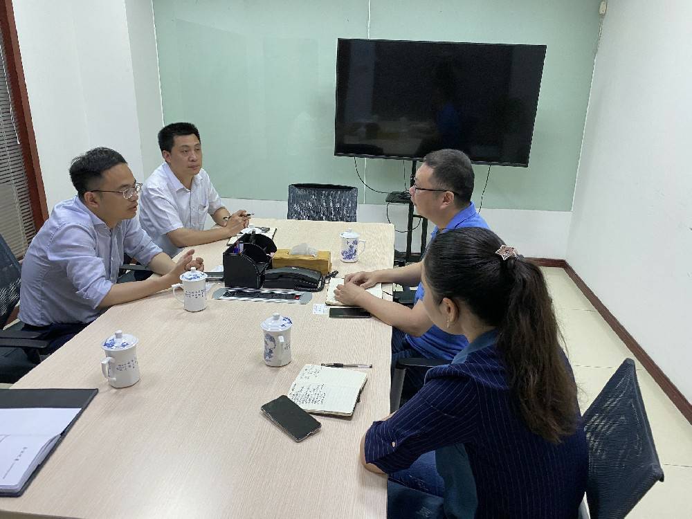 无锡市工信局领导来乐竟体育·乐竟官方网站-乐竟体育(中国)科技开展“三联三解”活动
